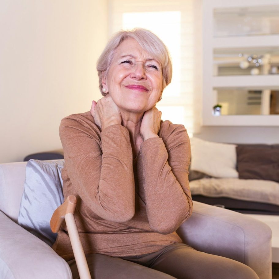 ostéopathie et personne âgée sénior